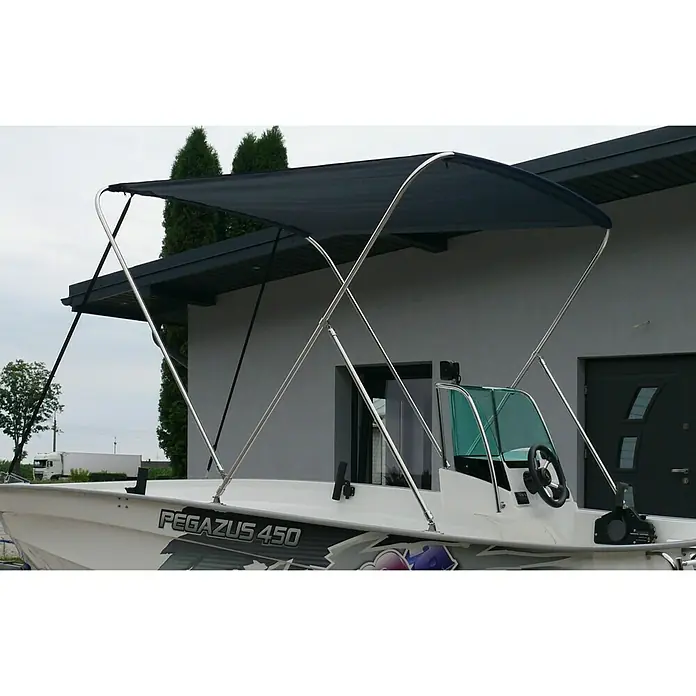 PEGAZUS Bimini - Passend für: Pegazus Boot GFK 450 - Ein Motorboot mit einem schwarzen Bimini-Top für Schatten. Ideal für sonnige Tage auf dem Wasser, bietet Schutz und Komfort.