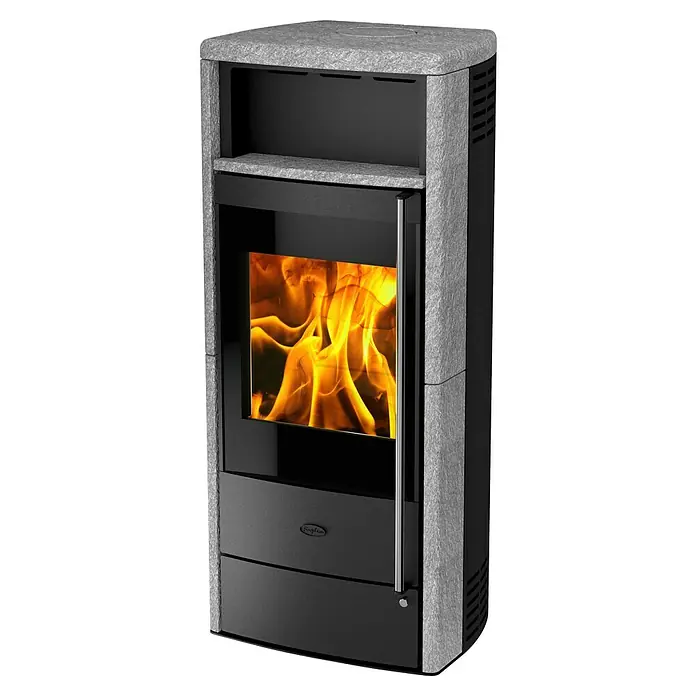Fireplace Kaminofen Teramo RLU - 6 kW, Raumheizvermögen: 108 m³, Material Verkleidung: Speckstein, Schwarz - Aufnahme eines Supralinie-Holzofens mit großem Sichtfenster, der ein gemütliches Ambiente und effiziente Wärme liefert.