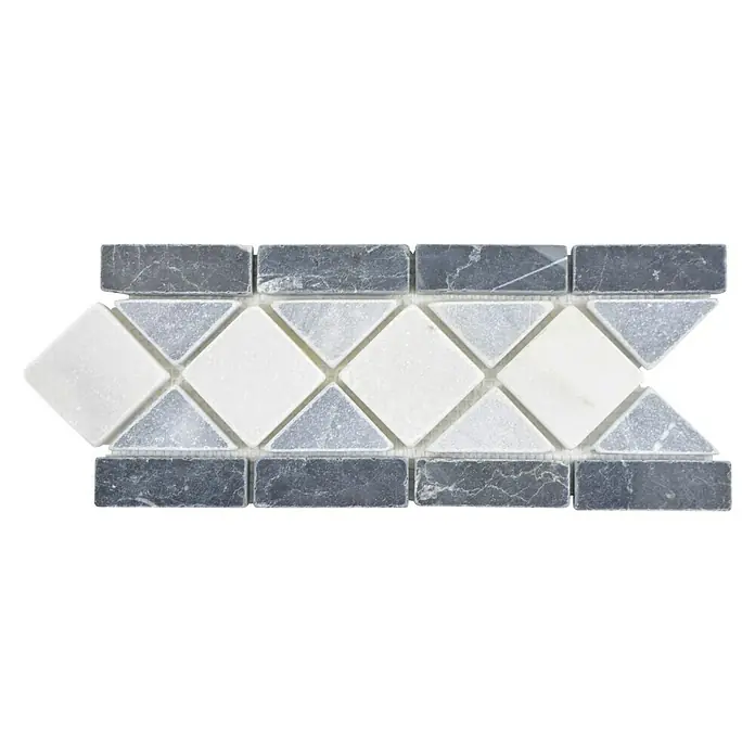 Fliesenbordüre Neptun XNB 40226 - 30,5 x 12,5 cm, Schwarz/Grau/Weiß, Matt - Nahaufnahme eines dekorativen Bordüre-Mosaiks aus grauem und weißem Marmor für Wand- und Bodengestaltung.
