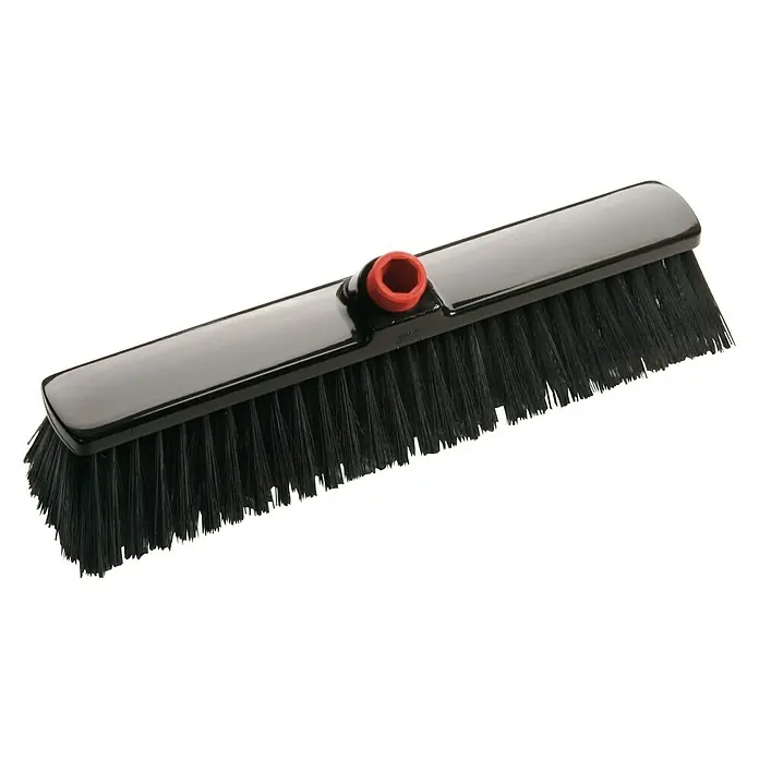 Haug In-Up Großraumbesen I - Breite Besen: 40 cm, Material Borsten: Polymex hart, Schraubgewinde - Abbildung eines schwarzen Straßenbesens mit roter Halterung. Ideal zum Reinigen von Straßen und Gehwegen mit seinen robusten Borsten.