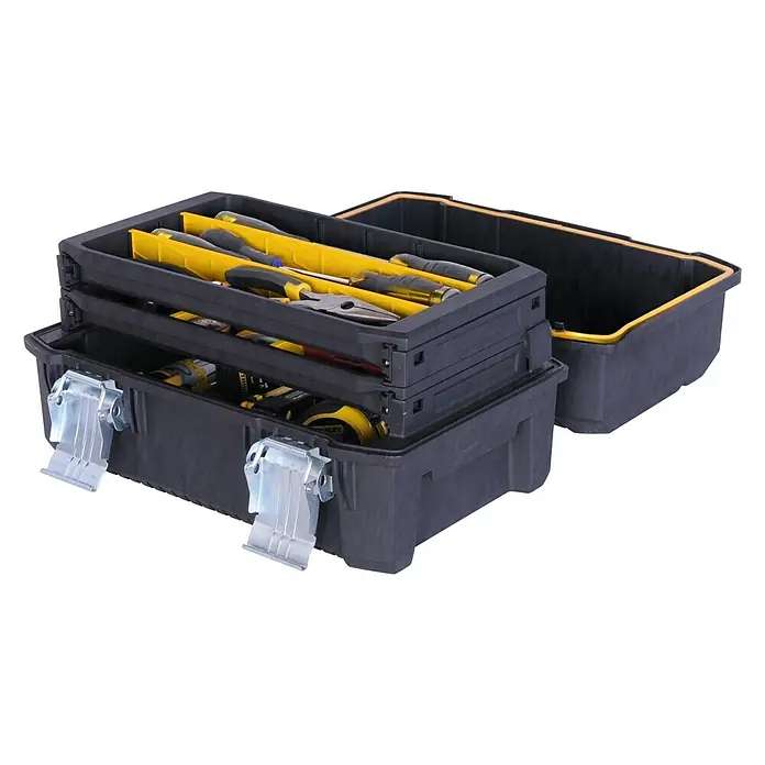 Stanley FatMax Werkzeugkasten Fatmax Cantilever 18“ - Kunststoff - Hier ist ein schwarzer Werkzeugkasten mit gelben Akzenten, der offen und mit verschiedenen Werkzeugen gefüllt ist, darunter Schraubendreher und Zangen.