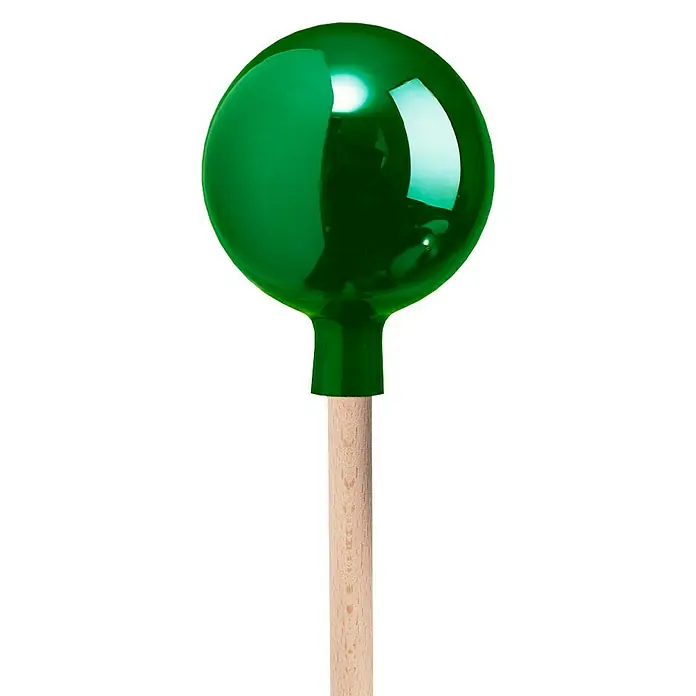 Windhager Glaskugel - Durchmesser: 16 cm, Grün - Nahaufnahme eines grünen, runden Pflanzenbewässerungsgeräts mit Holzstab, das für eine gleichmäßige Wasserversorgung sorgt.