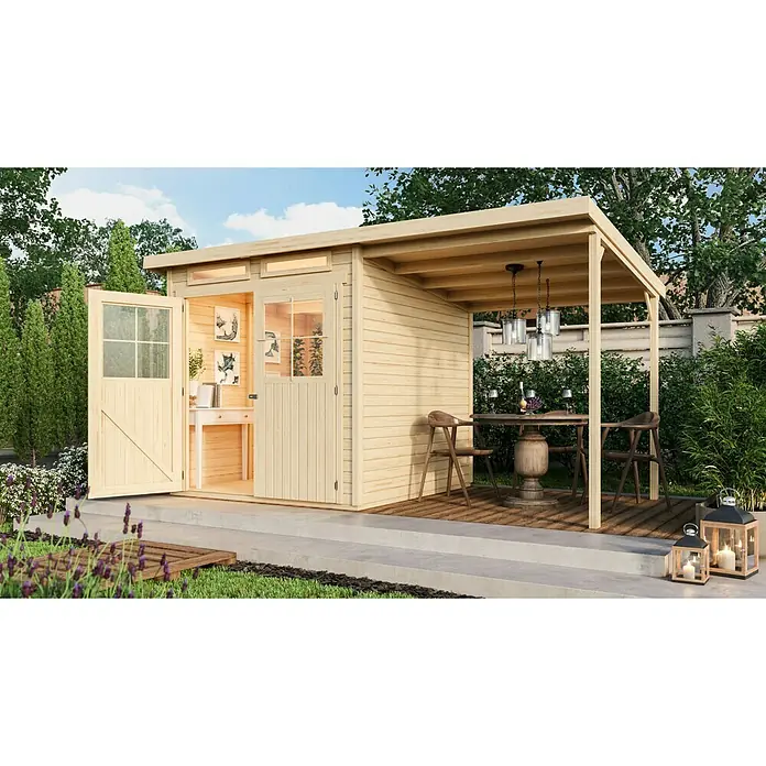 Karibu Gartenhaus Glücksburg - Außenmaß inkl. Dachüberstand (B x T): 415 x 236 cm, Holz, Natur, Grundfläche: 4,45 m² - Ein helles Holzgartenhaus mit geöffneter Tür und einer überdachten Terrasse mit Tisch und Stühlen.
