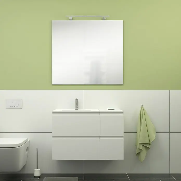 Camargue Espacio Badmöbel-Set i22 - 100 cm, Gama weiß matt - Modernes Badezimmer mit quadratischem Spiegel über einem weißen Waschtisch, ergänzt durch eine grüne Wand für einen frischen Touch.