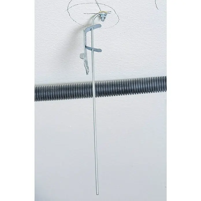 Knauf Draht mit Öse - 500 x 45 x 4 mm, 100 Stk. - Deckenbefestigung mit Hängevorrichtung. Die Halterung ist an einer weißen Decke montiert und hält eine lange, dünne Stange.