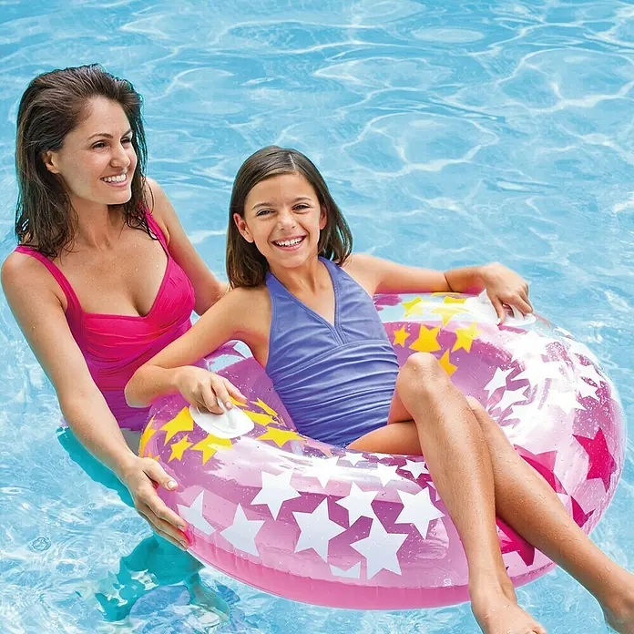 Intex Aro flotador Estrella - Plástico, Rosa - Niña en un flotador con estrellas con su madre en la piscina. Diversión de verano con el flotador.