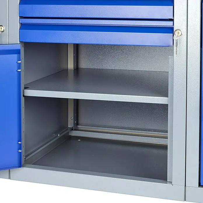 Küpper Profi Modul System Unterschrank Rechtsanschlag - L x B x H: 56 x 55 x 66 cm - Detailaufnahme eines blauen Werkstattschranks mit offenen Regalen und Schubladen, ideal für die Werkzeugaufbewahrung.