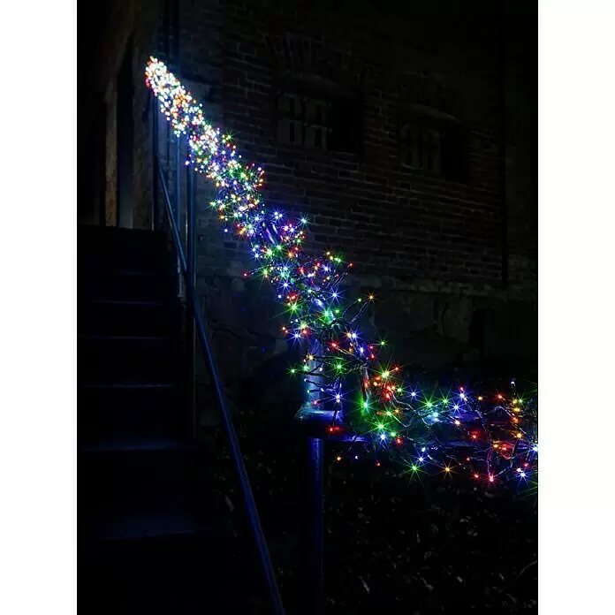 Konstsmide LED-Lichterkette Micro LED Cluster - Außen, Lichtfarbe: Mehrfarbig, Anzahl Leuchtmittel: 768 Stk., Netzbetrieben - Stimmungsaufnahme