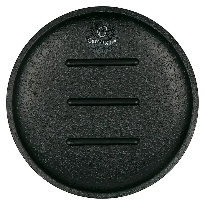 Camargue Bosse Seifenschale - Polyresin, Schwarz - Nahaufnahme einer schwarzen, runden Seifenablage der Marke Camargue mit drei horizontalen Rillen für die Seife.
