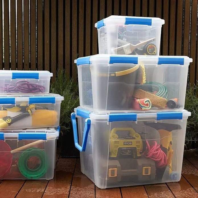 Aufbewahrungsbox Wasserdicht - L x B x H: 66,6 x 46,9 x 45,9 cm, Kunststoff, Transparent - Klarsichtige Aufbewahrungsboxen mit blauem Deckel, ideal zur Organisation von Werkzeugen und Zubehör im Haus und im Garten.