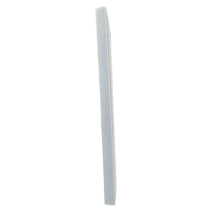 Legrand Niloé Step Marco - Aluminio, Modelo de mecanismos: x 2, Plástico, Instalar - Primer plano de un marco de fotos blanco, moderno y delgado, con un diseño elegante y esbelto. Ideal para decoraciones minimalistas.