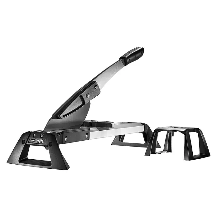 Wolfcraft Laminat- & Vinylschneider VLC 800 - Schnittbreite: 465 mm, Aluminium - Das Bild zeigt eine Wolfcraft Laminatschneider LC 600, ein Werkzeug zum präzisen Zuschneiden von Laminat, Parkett und Vinylpaneelen.