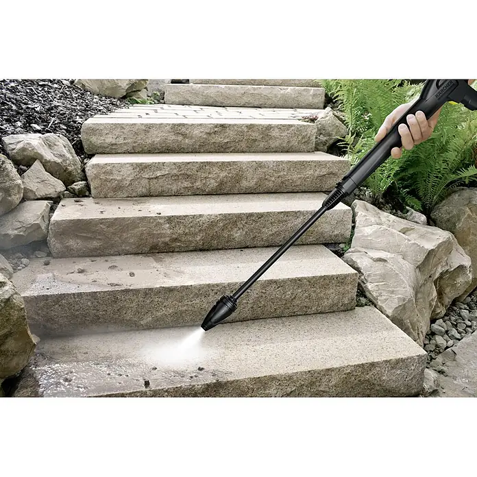 Kärcher Hochdruckreiniger K7 Pure Home - 3.000 W, Max. Druck: 160 bar, Fördermenge: 600 l/h - Der Kärcher Hochdruckreiniger säubert Steinstufen im Außenbereich und sorgt für eine gründliche Reinigung mit kraftvollem Wasserstrahl.