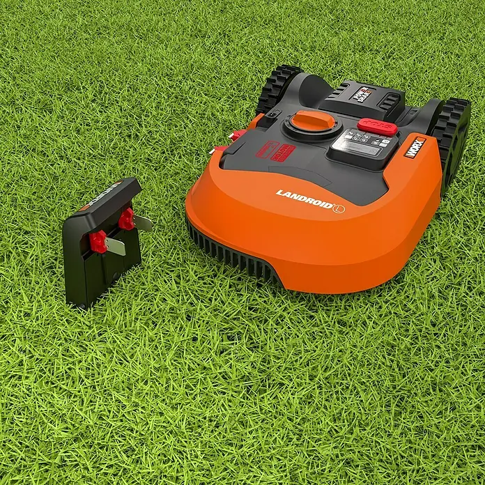 Worx PowerShare 20V Mähroboter Landroid L2000 - 2.000 m², Schnittbreite: 22 cm, Induktionsgestützte Navigation, Begrenzungskabel - Nahaufnahme eines Worx Landroid Mähroboters und Ladestation auf einem Rasen.