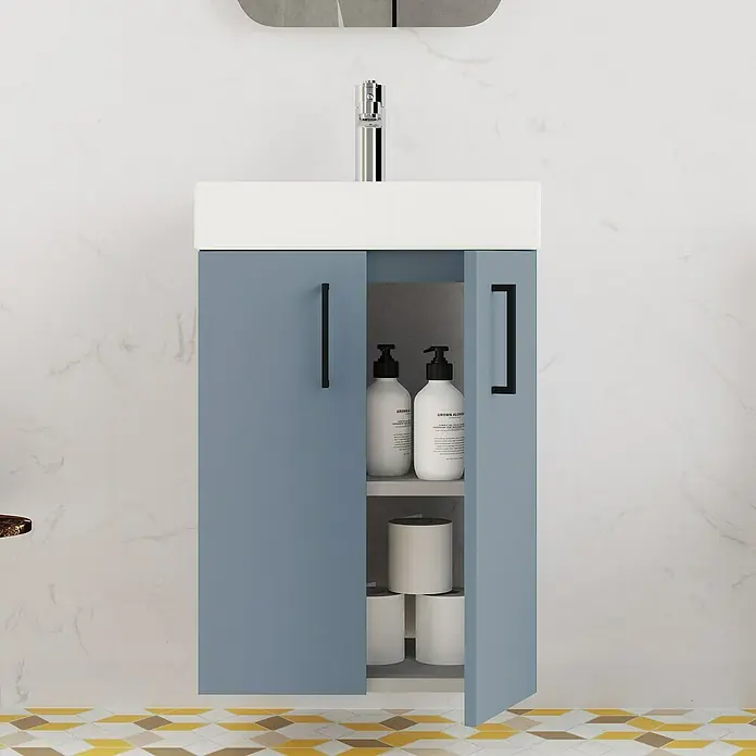 Conjunto de mueble de baño Palma - Azul, Mate, 3 pzs. - Armario de baño azul con elementos blancos, abierto, con tiradores negros y accesorios de baño. Almacenamiento práctico con diseño moderno.
