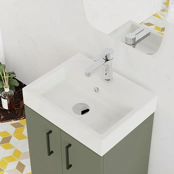 Conjunto de mueble de baño Palma - Musgo, Mate, 3 pzs. - Un mueble de lavabo con un moderno grifo cromado y un diseño elegante, perfecto para el baño.