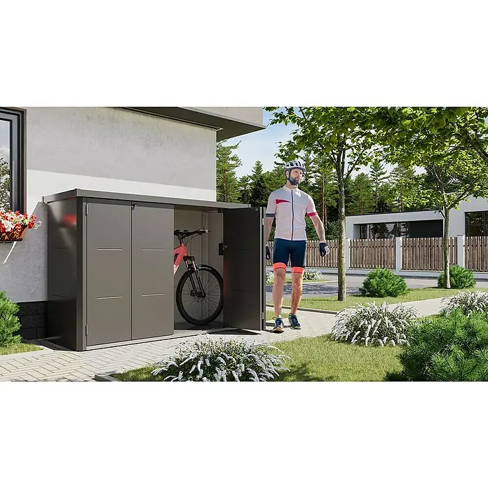 Telluria Fahrradgarage - Stahl, Anthrazit - Fahrradbox im Garten mit geöffneten Türen, darin ein Fahrrad. Ein Radfahrer steht davor. Die Fahrradbox bietet sicheren Stauraum für Fahrräder.