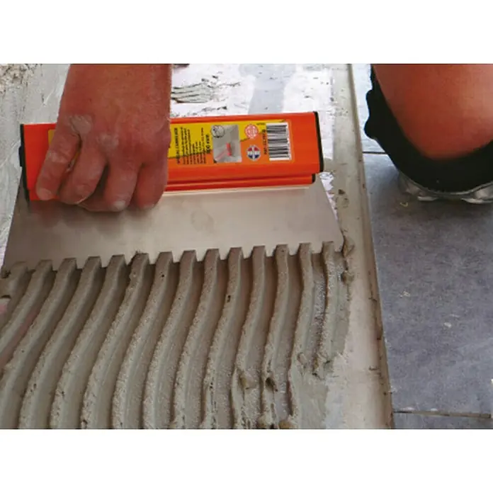 Mondelin Zahnspachtel - Zahnung: 10 mm, Klingenlänge: 300 mm - Auftragen von Fliesenkleber mit einer Zahnkelle, um eine gleichmäßige Verteilung zu gewährleisten. Die Zahnkelle sorgt für optimalen Halt der Fliese.