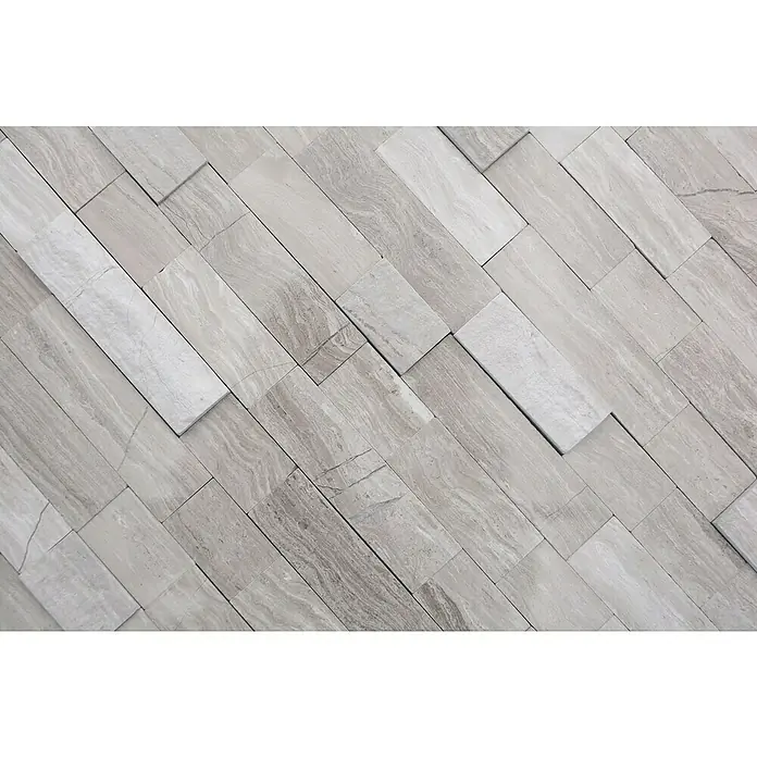 Selbstklebemosaik SAM 4NM02 - 30 x 27,5 cm, Weißgrau, Matt - Graue Marmorwand mit einem eleganten, diagonalen Fischgrätmuster, das eine moderne Textur erzeugt.