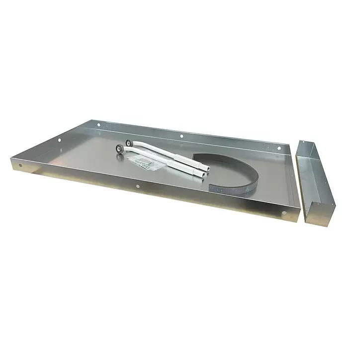 Wippro Bodentreppen-Oberdeckel ADH Isotec - Nicht isoliert, Automatisch nach hinten öffnend, Passend für: Wippro Bodentreppen Isotec, Isotec Luxe, Isotec 200, Klimatec 130 × 70 cm - Silbernes Metallblech mit weißen Rohrkomponenten, Befestigungselementen und einem grauen Streifen, plus einem Metallkanal.