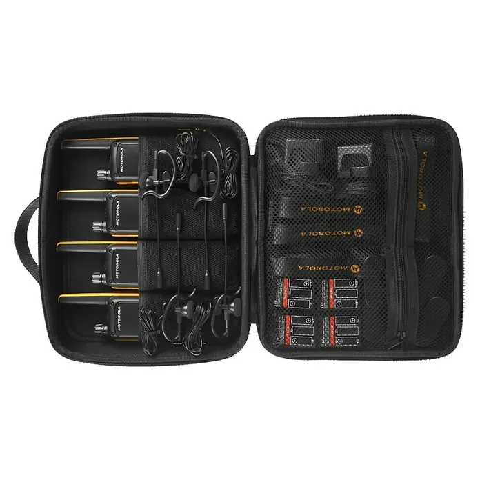 Motorola Solutions Walkie-Talkie Talkabout T82 Quad - Gelb/Schwarz, Wetterbeständig - Tragbarer Motorola-Kommunikationssatz mit mehreren Funkgeräten, Headsets und Zubehör in einer robusten Tragetasche für den einfachen Transport.