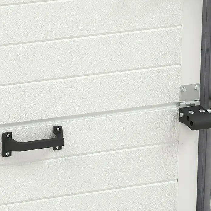 Solid Elements Garagentor Solid Pro - B x H: 2.500 x 2.125 mm, Verkehrsweiß, Glatt - Nahaufnahme einer Garagentorstruktur mit Griff und Scharnier, die die Textur und die Beschläge hervorhebt.