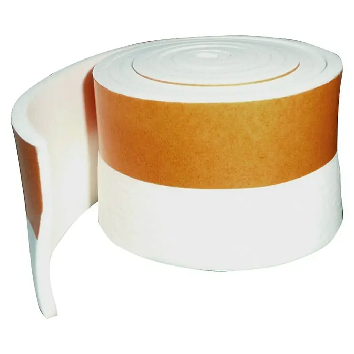 Junta para puerta PVC expandido - Blanco, Largo: 1 m - Primer plano de un rollo de cinta de espuma autoadhesiva con tira adhesiva marrón, ideal para sellar.