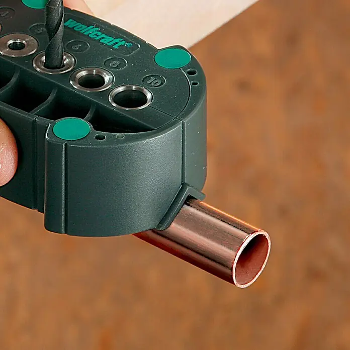 Wolfcraft Guía para taladrar - Diámetro: 4 mm - 10 mm - Herramienta para perforar agujeros en tubos de cobre de diferentes tamaños. Facilitando la perforación precisa de agujeros.