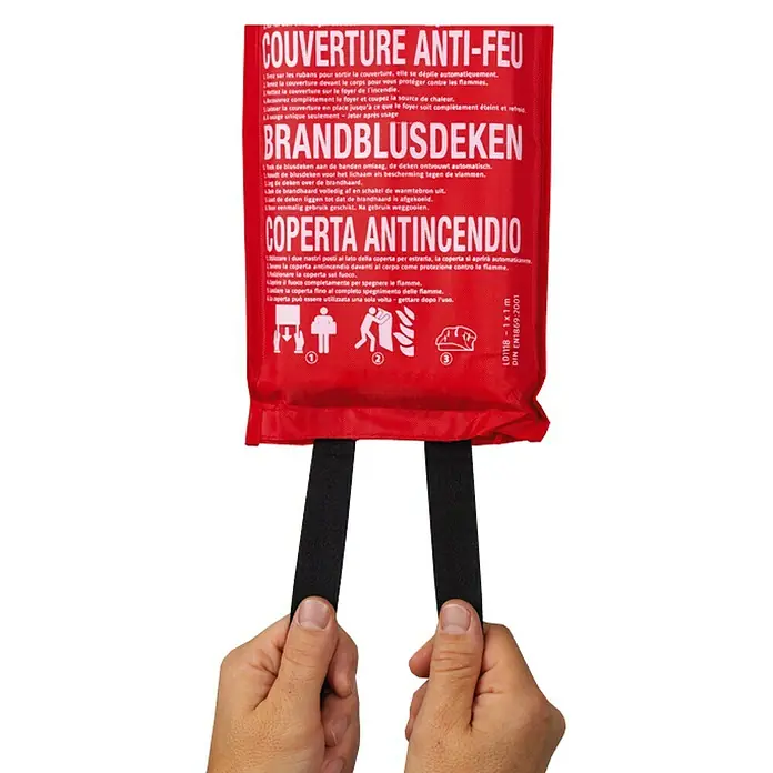Abus Löschdecke LD1118 - L x B: 1 x 1 m - Fire blanket in red packaging with multilingual instructions and black handles.