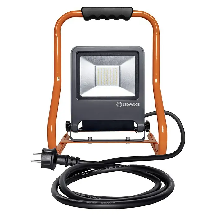 Ledvance LED-Strahler - 50 W, 4.500 lm, 4.000 K, L x B x H: 27 x 28 x 38 cm, IP44 - LEDVANCE LED-Baustrahler mit robustem, orangefarbenem Rahmen und schwarzem Kabel für den flexiblen Einsatz auf Baustellen und im Freien.