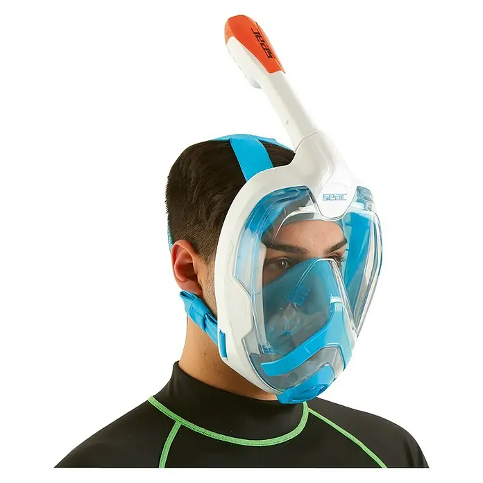 Seac Sub Máscara de Snorkel Mágica - L/XL, Plástico, Azul/Blanco - La imagen muestra una máscara de snorkel facial completa SEAC que se usa en la cabeza de una persona.