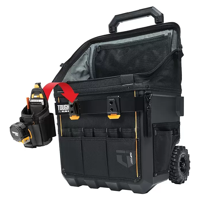 ToughBuilt Caja profesional con ruedas Massive Mouth® - 18'', L x An x Al: 370 x 525 x 500 mm - Bolsa de herramientas rodante negra y naranja con parte superior abierta, múltiples bolsillos, ruedas y una bolsa de herramientas desmontable con cinta métrica y bolígrafo.