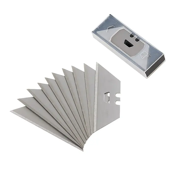 ToughBuilt Juego de cuchillas de repuesto TB-H4S30-80 - 30 ud. - Imagen de un paquete de cuchillas trapezoidales afiladas y una caja. Ideal para manualidades y cortes.