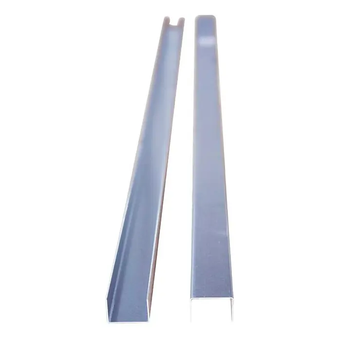 Sarei U-Profil HG4 - 1.000 x 30 x 20 mm, Silber, Aluminium - Zwei graue U-förmige Metallprofile, ideal für Bau- und Montagearbeiten, zeichnen sich durch ihre Robustheit und Vielseitigkeit aus.