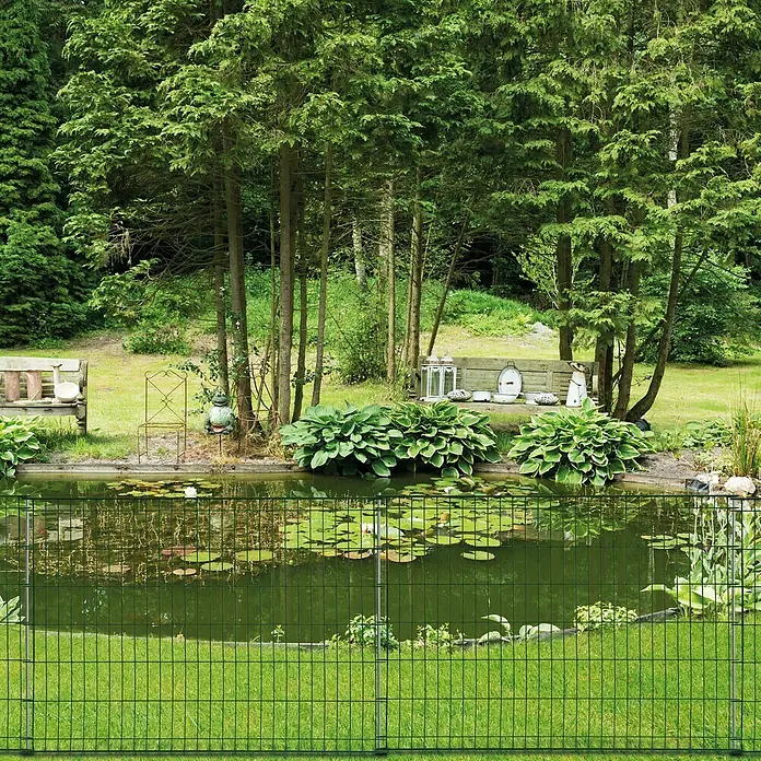 Bellissa Teichschutzzaun - 116 x 80 cm - Gartenzaun vor einem kleinen Teich. Der Zaun schützt und bietet gleichzeitig einen schönen Anblick im Garten.