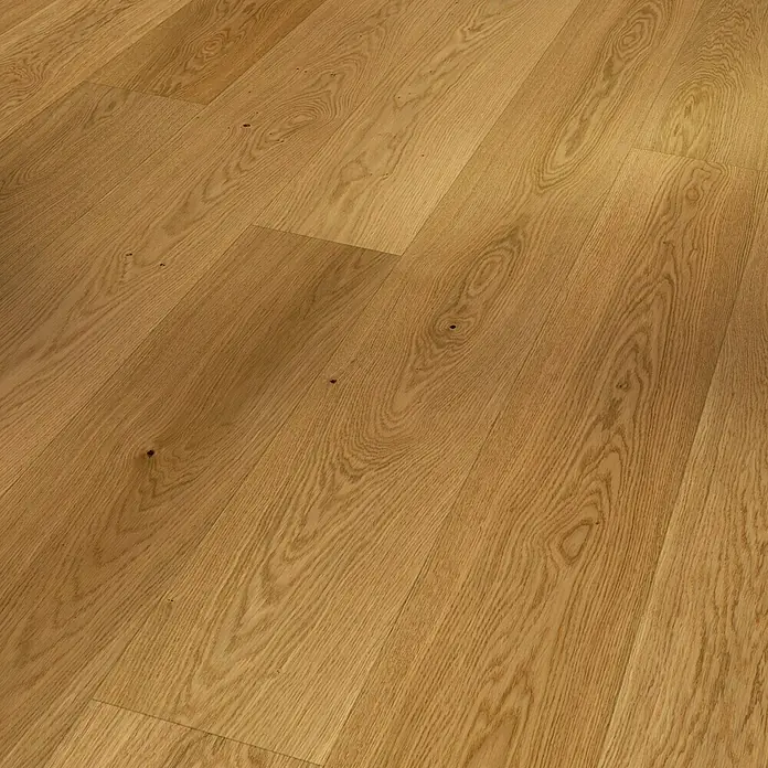Parador Parkettmuster Classic 3060 Natur Eiche II - 200 x 185 x 13 mm, Landhausdiele - Nahaufnahme von hellbraunem Parkettboden mit deutlicher Holzmaserung, der Wärme und natürliche Eleganz ausstrahlt.