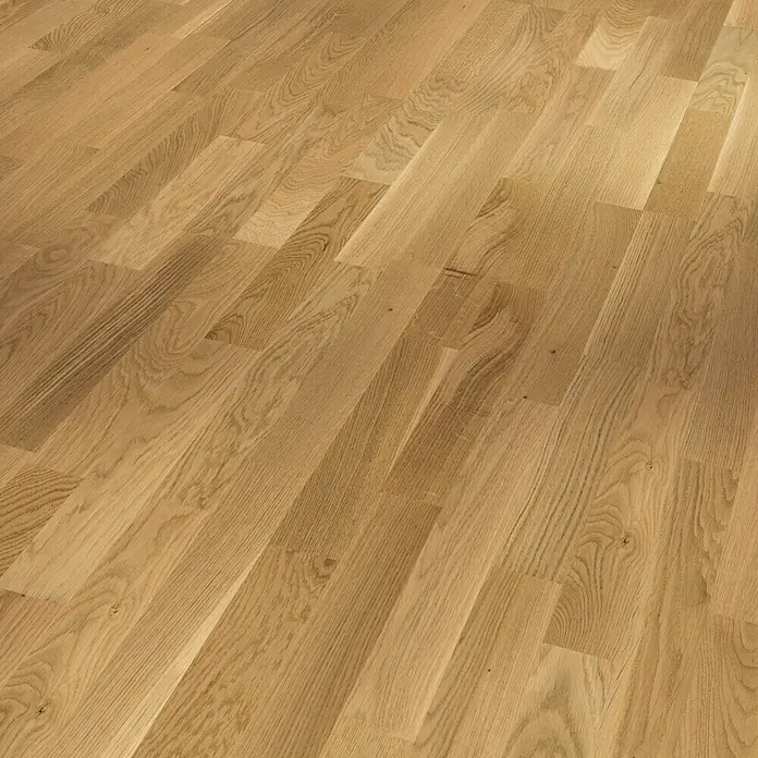 Parador Parkettmuster Basic 11.5 Rustikal Eiche I - 200 x 185 x 11,5 mm, Schiffsboden - Detailaufnahme eines Parkettbodens aus hellem Holz, der durch seine natürliche Maserung und warme Farbgebung eine behagliche Atmosphäre schafft.