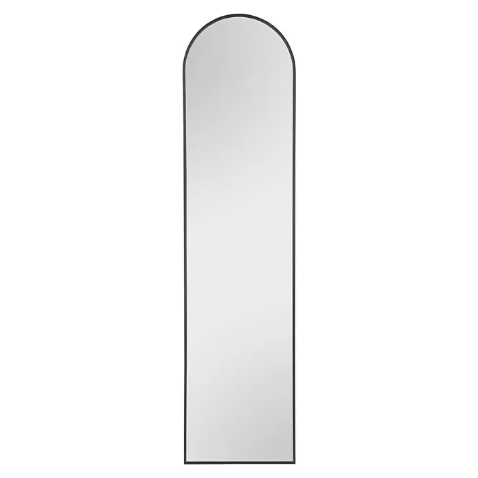 Standspiegel Elina - 40 x 160 cm, Schwarz, Metall - Ein schlanker, hochformatiger Spiegel mit einem abgerundeten oberen Abschluss und einem schmalen, dunklen Rahmen, ideal für moderne Interieurs.