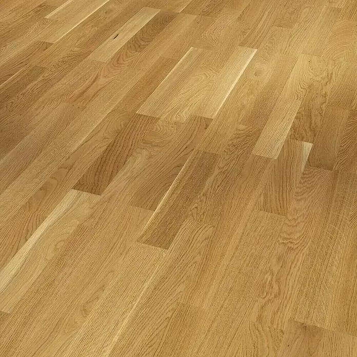 Parador Parkettmuster Classic 3060 Living Eiche - 200 x 185 x 13 mm, Schiffsboden - Helle Holzboden-Textur. Das Parkett ist in einem Fischgrätenmuster verlegt und sorgt für ein warmes und einladendes Ambiente.