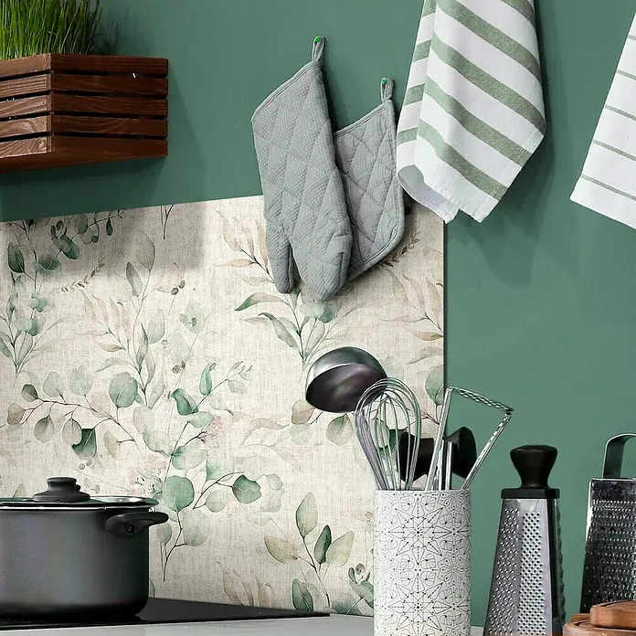 Panel de pared salpicadero de cocina Eucalipto - L x An: 60 x 60 cm - Decoración de cocina con olla, utensilios y protector contra salpicaduras floral, creando un ambiente cálido y acogedor.