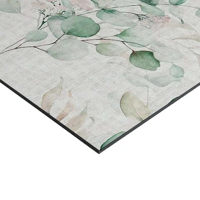 Panel de pared salpicadero de cocina Eucalipto - L x An: 60 x 60 cm - Primer plano de un mantel con delicados diseños florales en acuarela, que irradia un ambiente sereno y elegante.