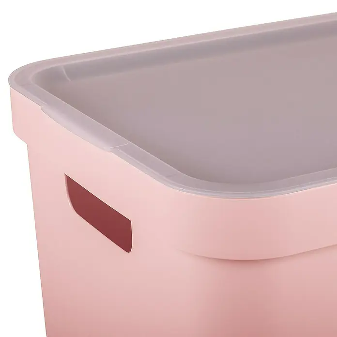 Sunware Deckel Sigma Home - Passend für: Sigma Home Aufbewahrungsbox 45 l, Kunststoff, Transparent - Nahaufnahme einer rosafarbenen Aufbewahrungsbox mit Deckel. Der Behälter hat praktische Griffaussparungen.