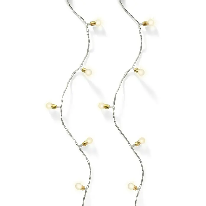 Guirnalda luminosa LED Twinkle - Para interior, 4,9 cm, Blanco cálido, 50 ud. - Guirnalda de luces con pequeñas bombillas redondas brillantes, bases doradas y cable trenzado plateado.