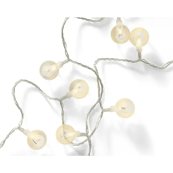 Guirnalda luminosa LED Cherry XL - Para interior, 9 cm, Blanco cálido, 60 ud. - Un primer plano muestra luces de cadena con bombillas esféricas, que emiten un brillo cálido y acogedor que mejora un ambiente acogedor.
