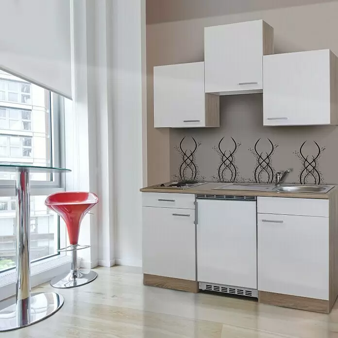 Respekta Cocina compacta Luis - Ancho: 150 cm, Color frontal: Blanco, Color del cuerpo: Marrón, Placa vitrocerámica - Cocina compacta blanca con encimera de madera clara, fregadero, vitrocerámica y mini-nevera integrados, en un apartamento moderno.