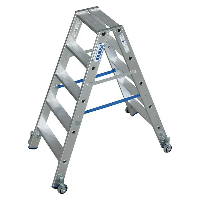 Krause Stabilo Doppelleiter Fahrbar - Anzahl Tritte: 10 Stk., Arbeitshöhe: 2,7 m, Aluminium - Bild einer Krause-Leiter aus Aluminium mit blauen Akzenten und Rollen für einfachen Transport. Ideal für Arbeiten in der Höhe.