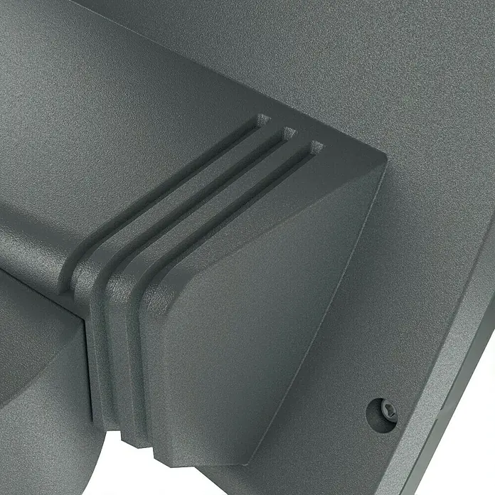 Steinel LED-Sensor-Strahler XLED home Curved S anthrazit - 9,3 W, L x B x H: 16 x 10,7 x 12 cm, Anthrazit, IP44 - Nahaufnahme eines grauen LED-Straßenlaternen-Produkts mit Kühlrippen und Schraube.