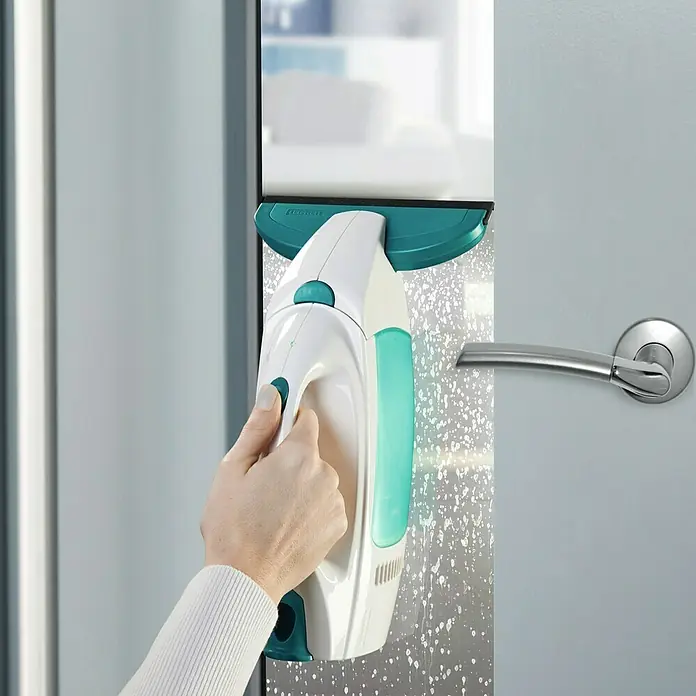 Leifheit Saugdüse - Passend für: Leifheit Fenstersauger Dry & Clean, Breite: 17 cm - Die Fenster werden mit einem innovativen, weißen und türkisfarbenen Fenstersauger mit ergonomischem Griff gereinigt, um streifenfreie Sauberkeit zu gewährleisten.