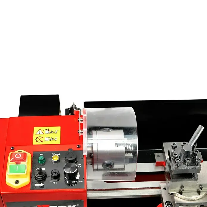 Rotwerk Drehmaschine EDM 350 BL - Leistung: 500 W, Max. Aufnahmehöhe: 74 mm, Spindelkonus: MK3 - Nahaufnahme einer roten Drehmaschine mit Bedienelementen, einem durchsichtigen Schutzschild und einem Werkzeughalter.