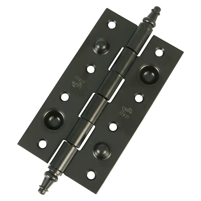 Bisagra mod. 561 - 150 x 80 x 3 mm, Negro, 1 ud. - Primer plano de una bisagra de puerta negra decorativa con elementos ornamentales y múltiples orificios de montaje.